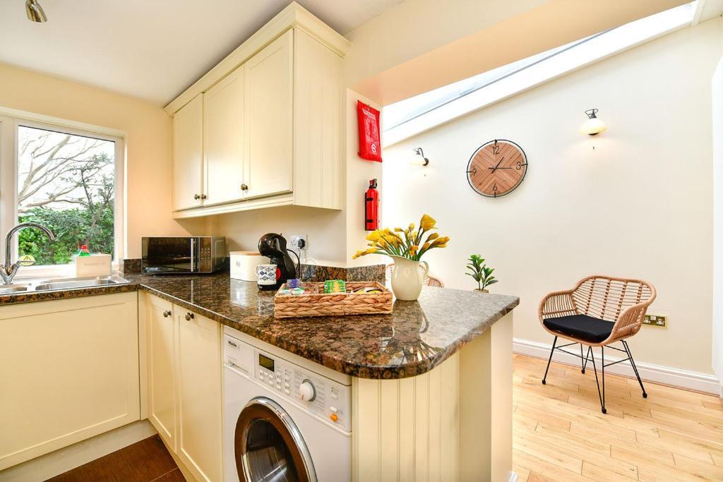 Just Stay Wales - Castle Square Cottage, Mumbles Exterior photo